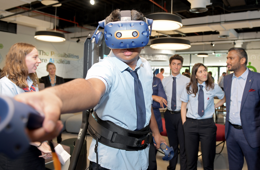 Demonstration of VR technology